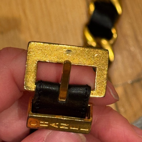 Chanel 1990s buckled leather and chain belt - Picture 7 of 7